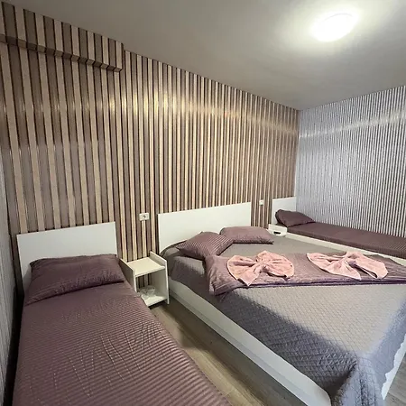 Ama House Guest house *
